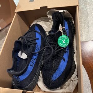 NEW AUTHENTIC YEEZY 350 V2 Dazzling Blue